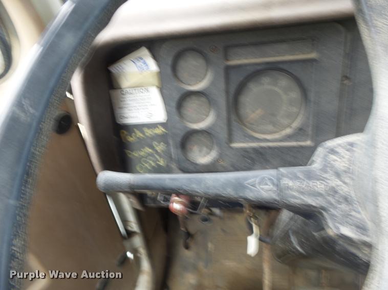 image for item DB1308 1980 International 1854 service truck