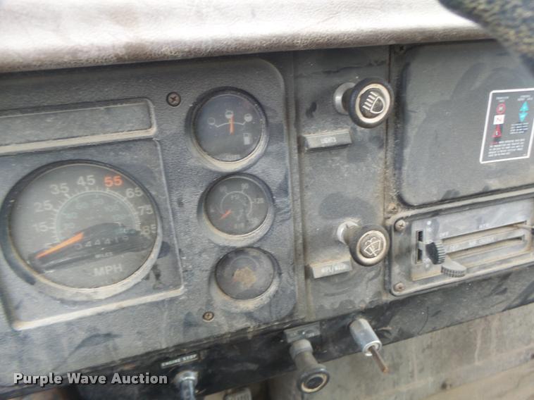 image for item DB1308 1980 International 1854 service truck