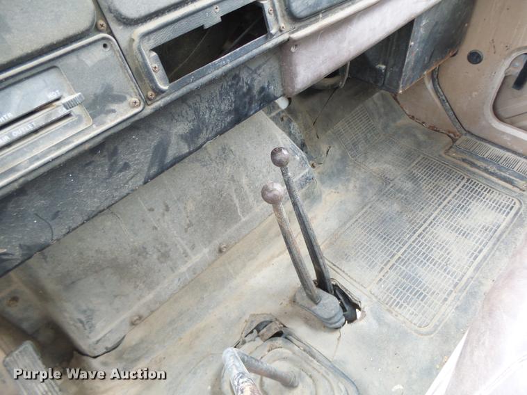 image for item DB1308 1980 International 1854 service truck