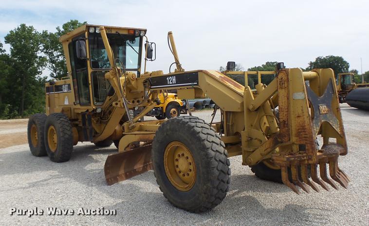 image for item DB1348 2002 Caterpillar 12H motor grader