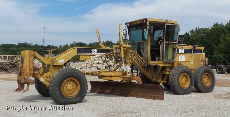 image for item DB1348 2002 Caterpillar 12H motor grader