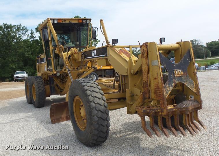 image for item DB1348 2002 Caterpillar 12H motor grader