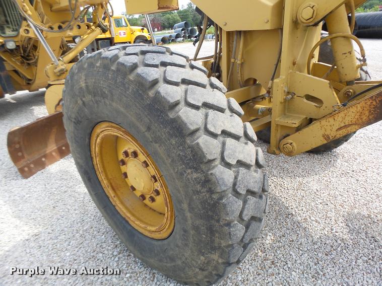 image for item DB1348 2002 Caterpillar 12H motor grader