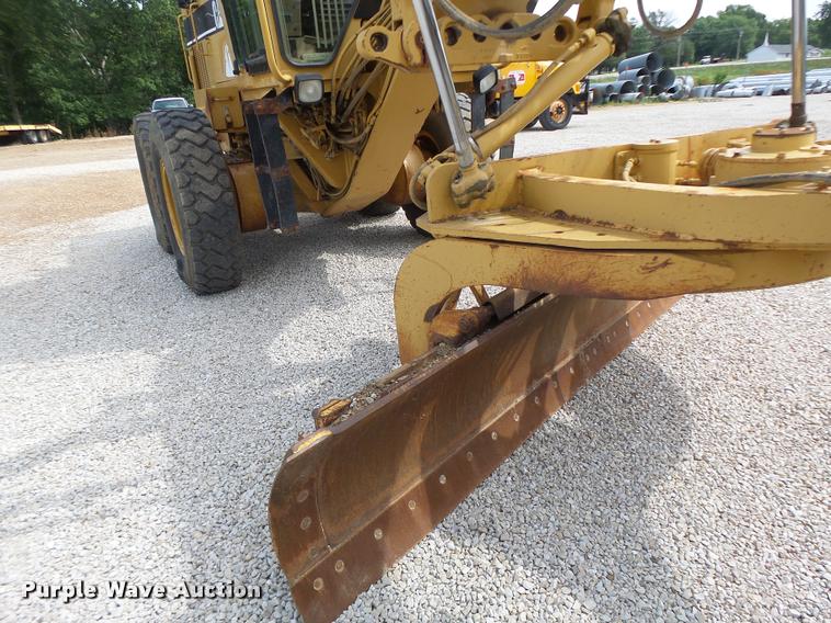 image for item DB1348 2002 Caterpillar 12H motor grader