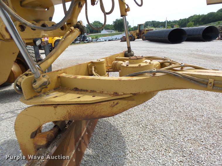 image for item DB1348 2002 Caterpillar 12H motor grader