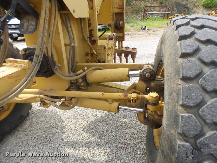 image for item DB1348 2002 Caterpillar 12H motor grader