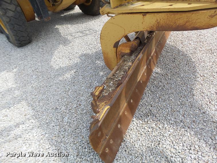 image for item DB1348 2002 Caterpillar 12H motor grader