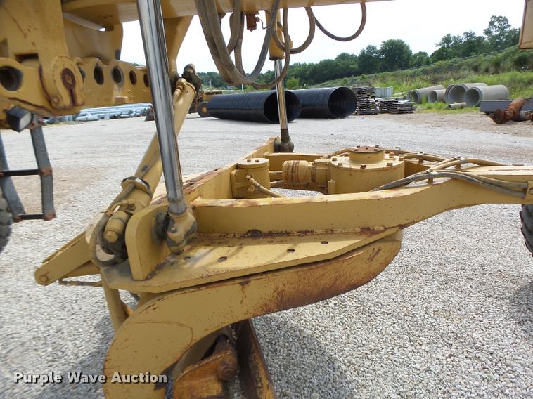 image for item DB1348 2002 Caterpillar 12H motor grader