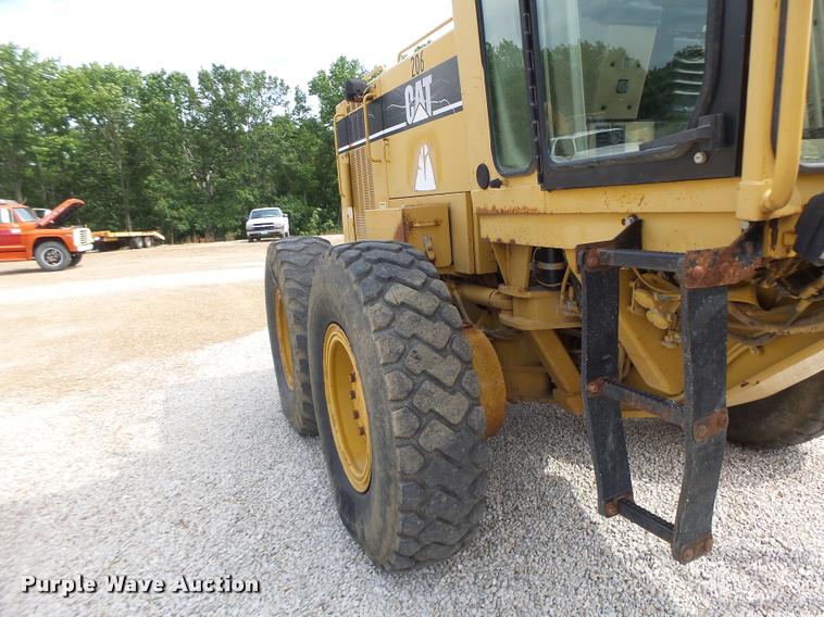 image for item DB1348 2002 Caterpillar 12H motor grader