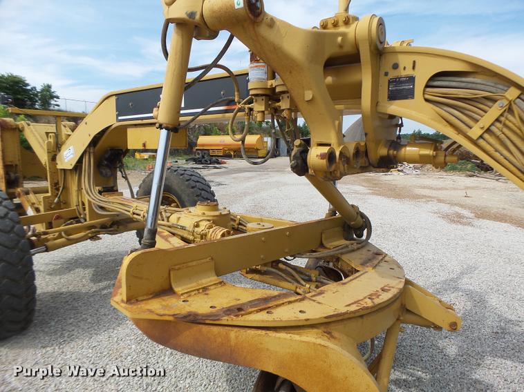 image for item DB1348 2002 Caterpillar 12H motor grader