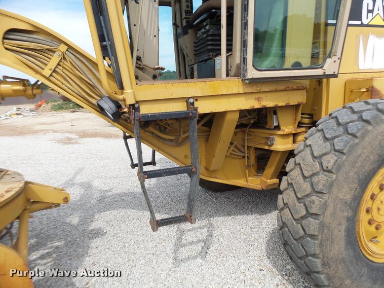 image for item DB1348 2002 Caterpillar 12H motor grader