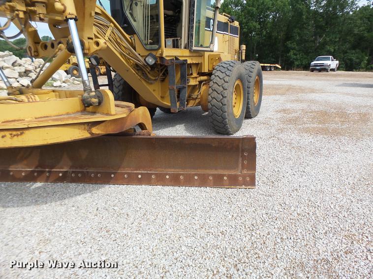 image for item DB1348 2002 Caterpillar 12H motor grader