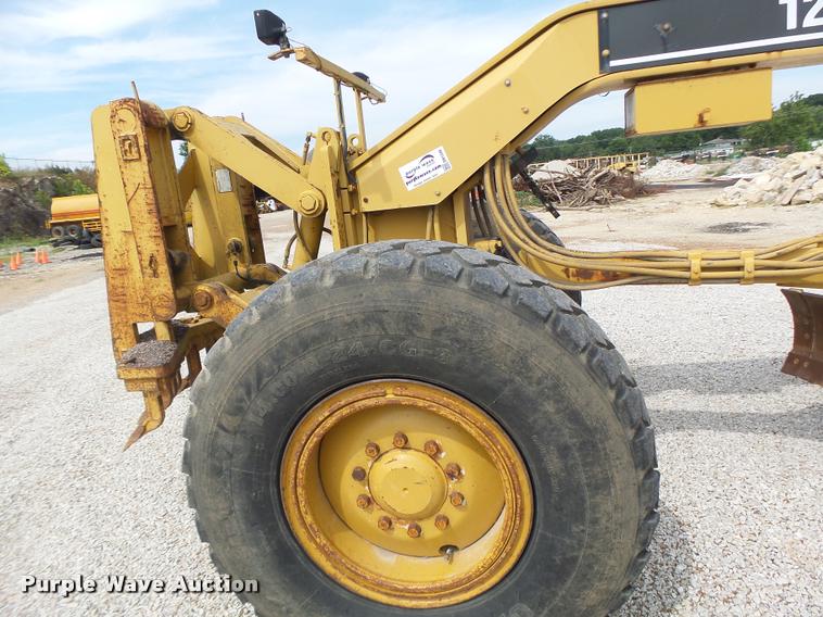 image for item DB1348 2002 Caterpillar 12H motor grader