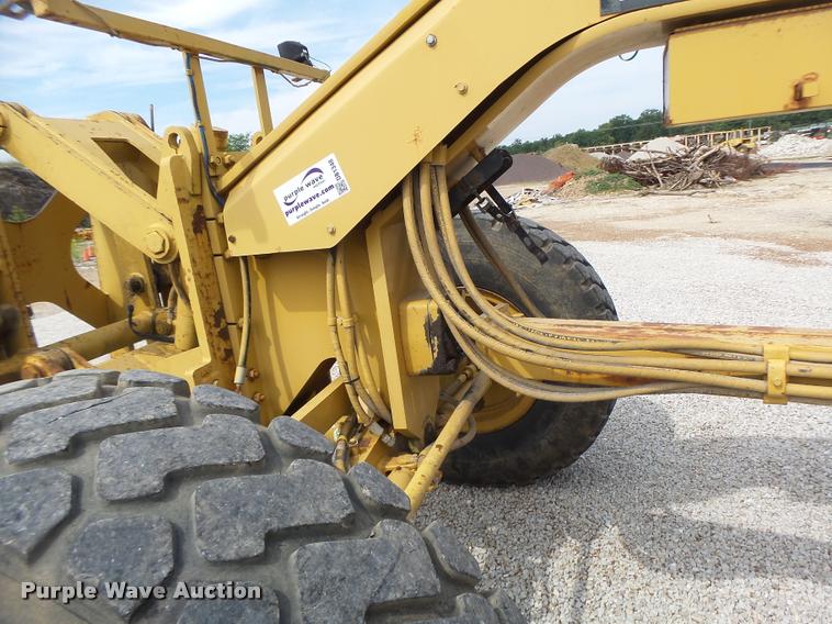 image for item DB1348 2002 Caterpillar 12H motor grader