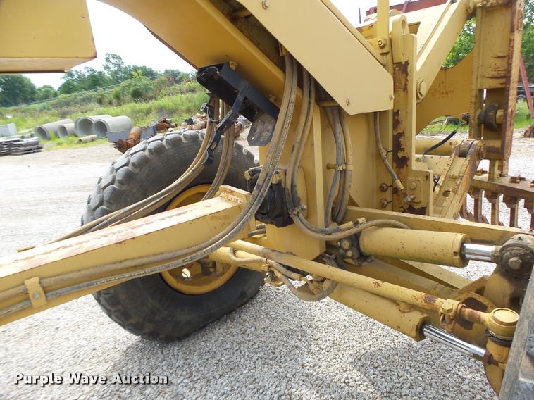 image for item DB1348 2002 Caterpillar 12H motor grader