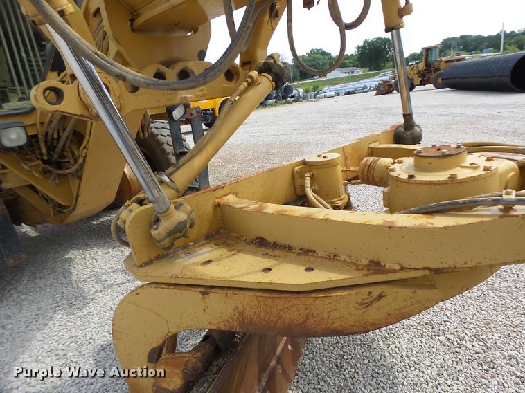 image for item DB1348 2002 Caterpillar 12H motor grader