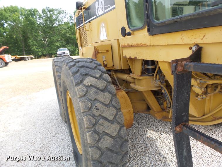 image for item DB1348 2002 Caterpillar 12H motor grader
