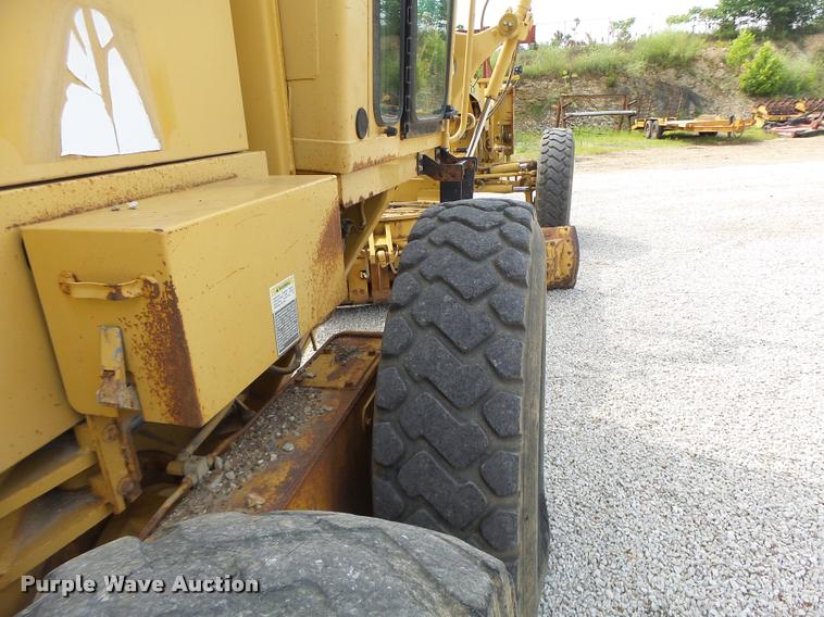 image for item DB1348 2002 Caterpillar 12H motor grader