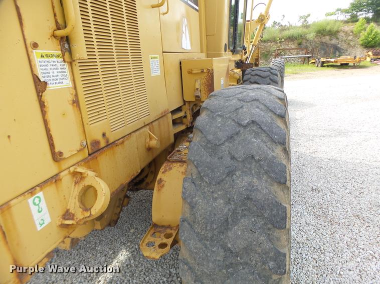 image for item DB1348 2002 Caterpillar 12H motor grader