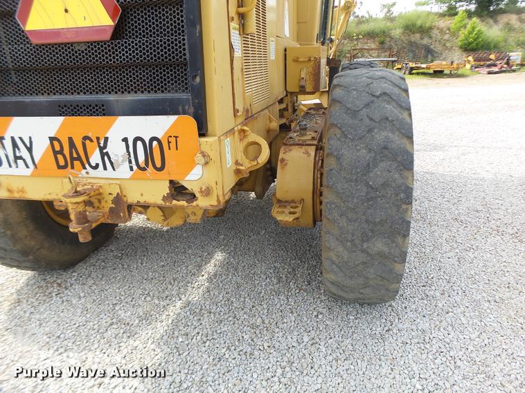 image for item DB1348 2002 Caterpillar 12H motor grader