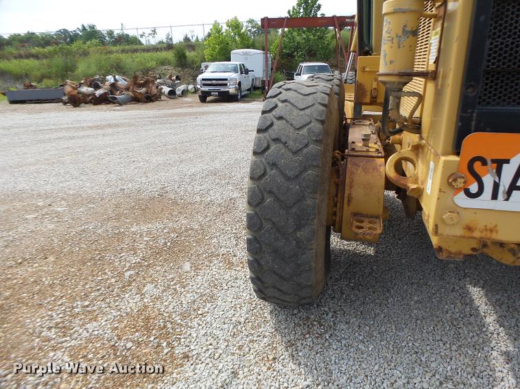 image for item DB1348 2002 Caterpillar 12H motor grader