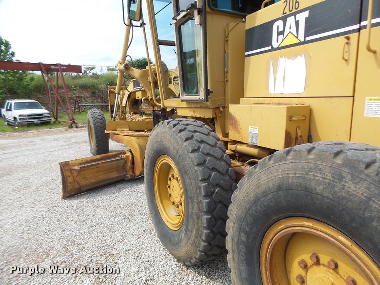 image for item DB1348 2002 Caterpillar 12H motor grader