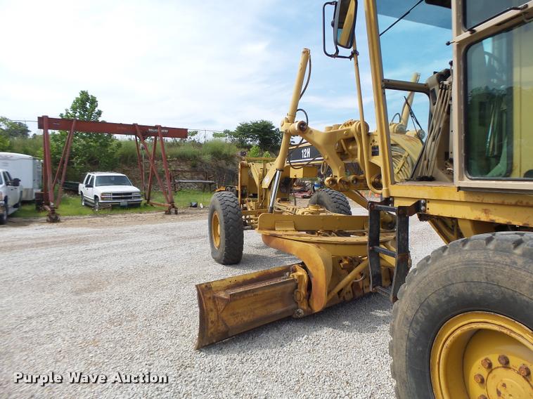image for item DB1348 2002 Caterpillar 12H motor grader