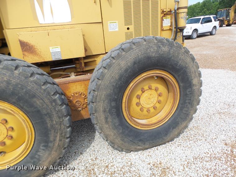 image for item DB1348 2002 Caterpillar 12H motor grader