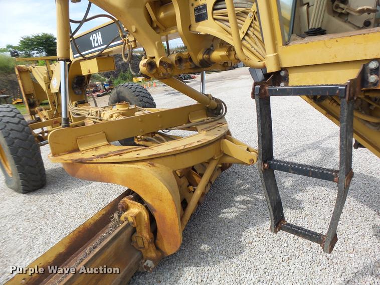 image for item DB1348 2002 Caterpillar 12H motor grader