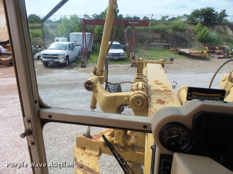 image for item DB1348 2002 Caterpillar 12H motor grader