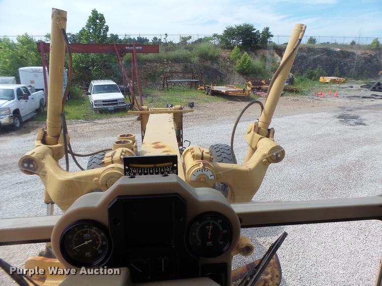 image for item DB1348 2002 Caterpillar 12H motor grader