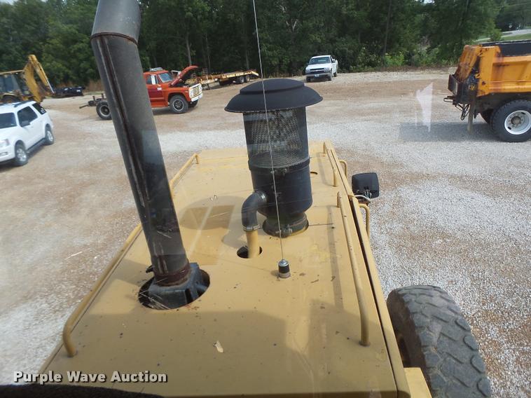 image for item DB1348 2002 Caterpillar 12H motor grader