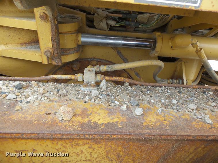 image for item DB1348 2002 Caterpillar 12H motor grader
