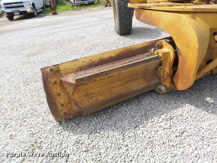 image for item DB1348 2002 Caterpillar 12H motor grader