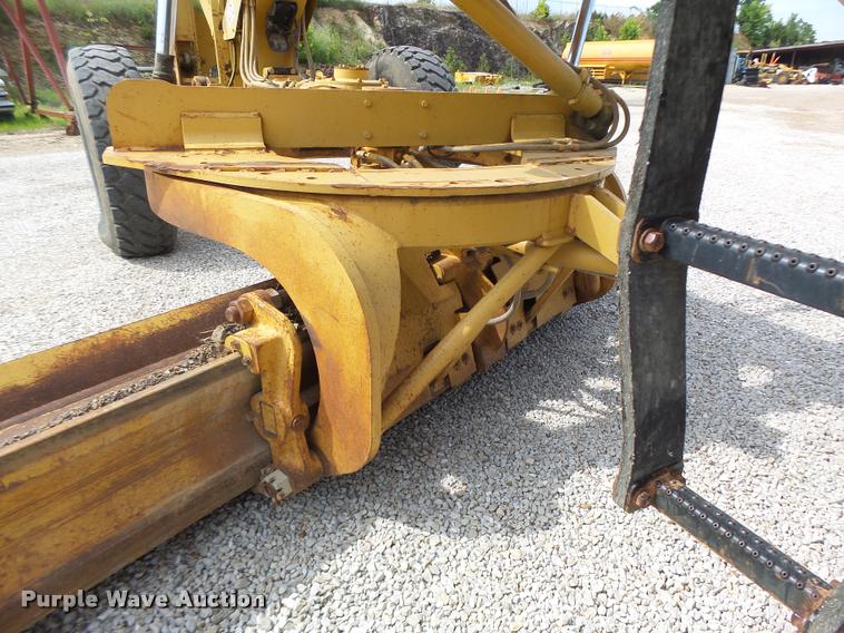 image for item DB1348 2002 Caterpillar 12H motor grader