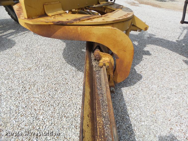 image for item DB1348 2002 Caterpillar 12H motor grader