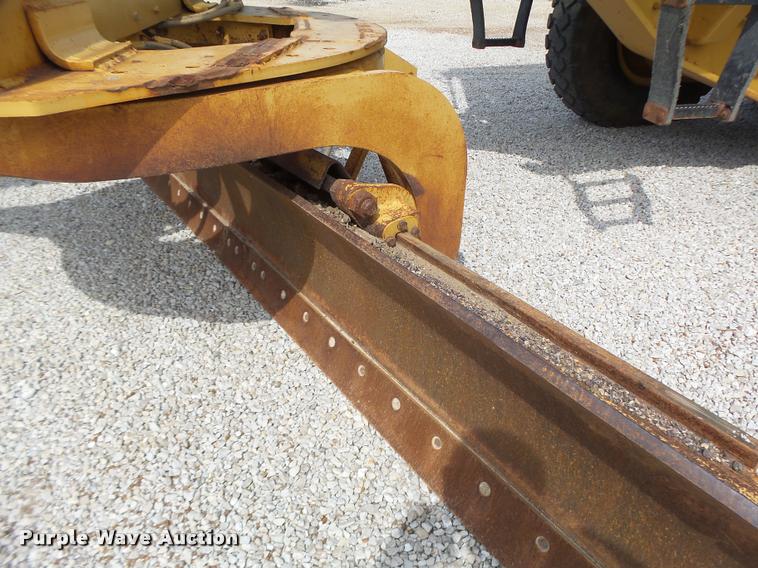 image for item DB1348 2002 Caterpillar 12H motor grader