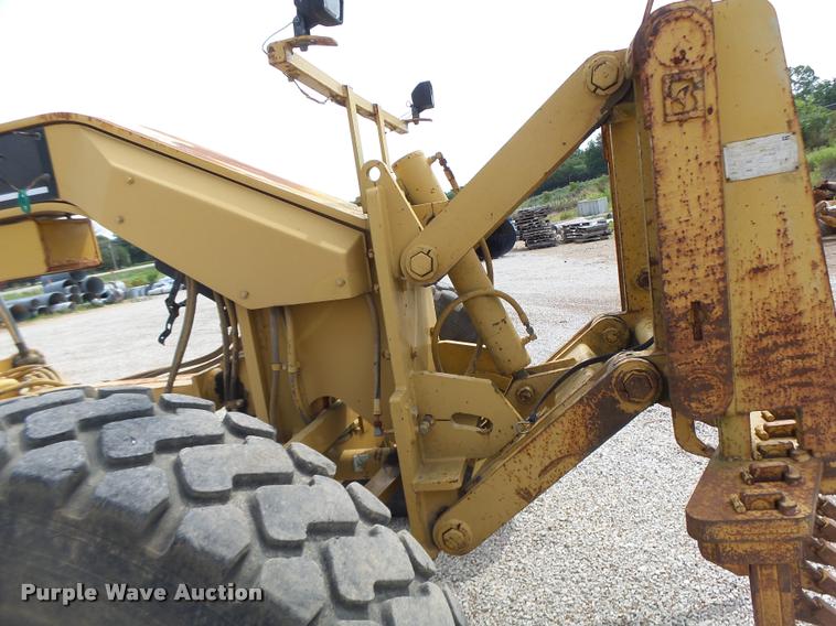 image for item DB1348 2002 Caterpillar 12H motor grader