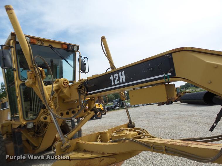 image for item DB1348 2002 Caterpillar 12H motor grader