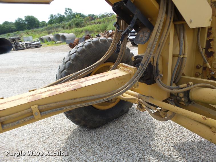 image for item DB1348 2002 Caterpillar 12H motor grader