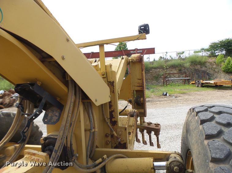 image for item DB1348 2002 Caterpillar 12H motor grader