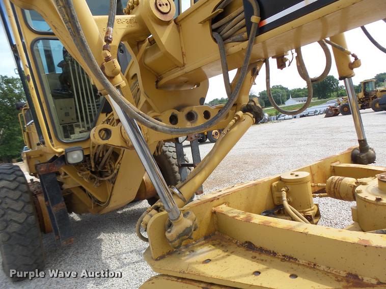 image for item DB1348 2002 Caterpillar 12H motor grader