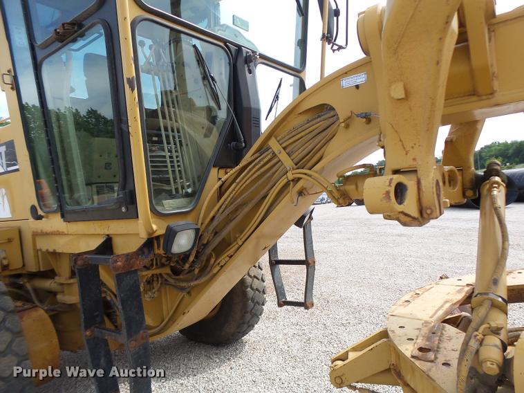 image for item DB1348 2002 Caterpillar 12H motor grader