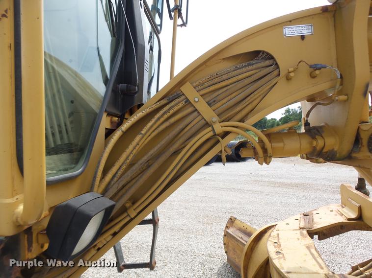 image for item DB1348 2002 Caterpillar 12H motor grader