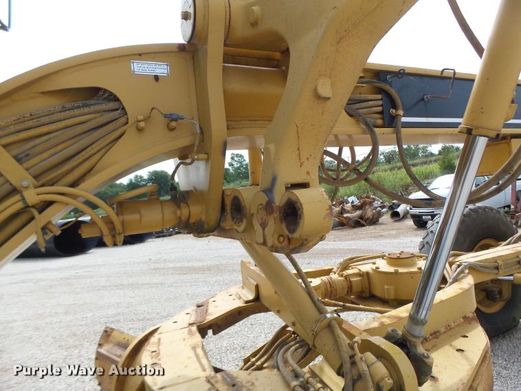 image for item DB1348 2002 Caterpillar 12H motor grader