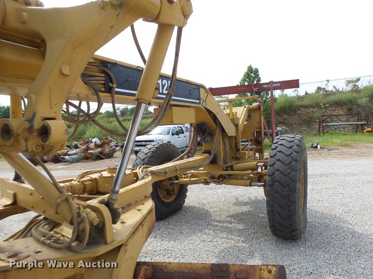 image for item DB1348 2002 Caterpillar 12H motor grader