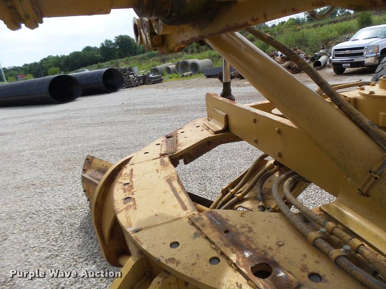 image for item DB1348 2002 Caterpillar 12H motor grader