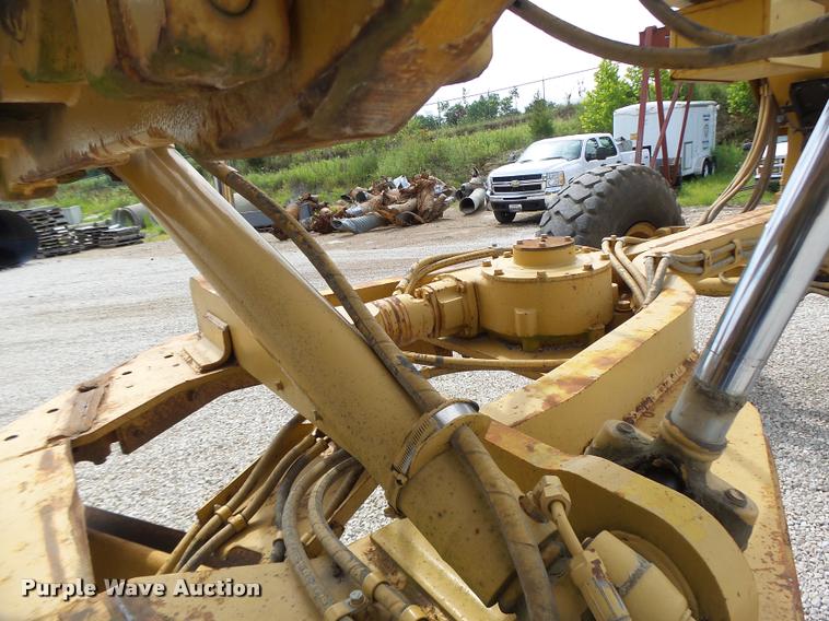 image for item DB1348 2002 Caterpillar 12H motor grader