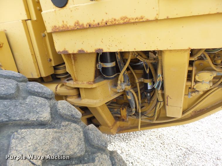 image for item DB1348 2002 Caterpillar 12H motor grader