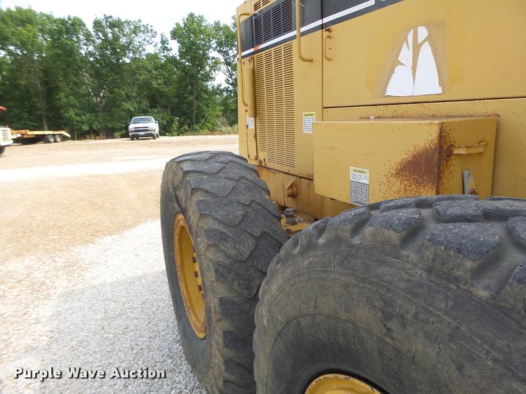 image for item DB1348 2002 Caterpillar 12H motor grader